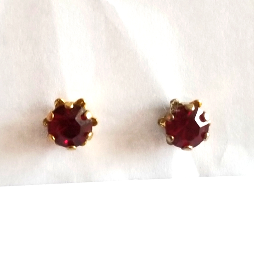 Vintage red gem stud earrings gold tone tiny
